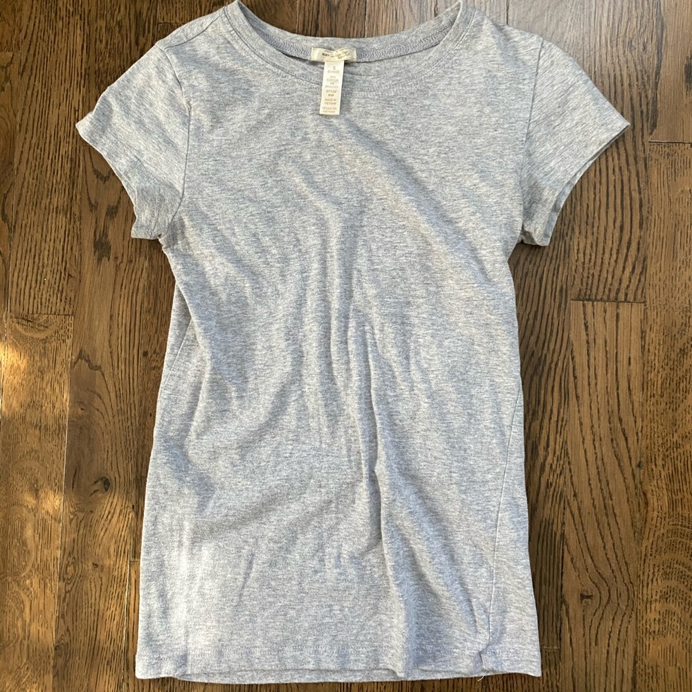 Gray t shirt